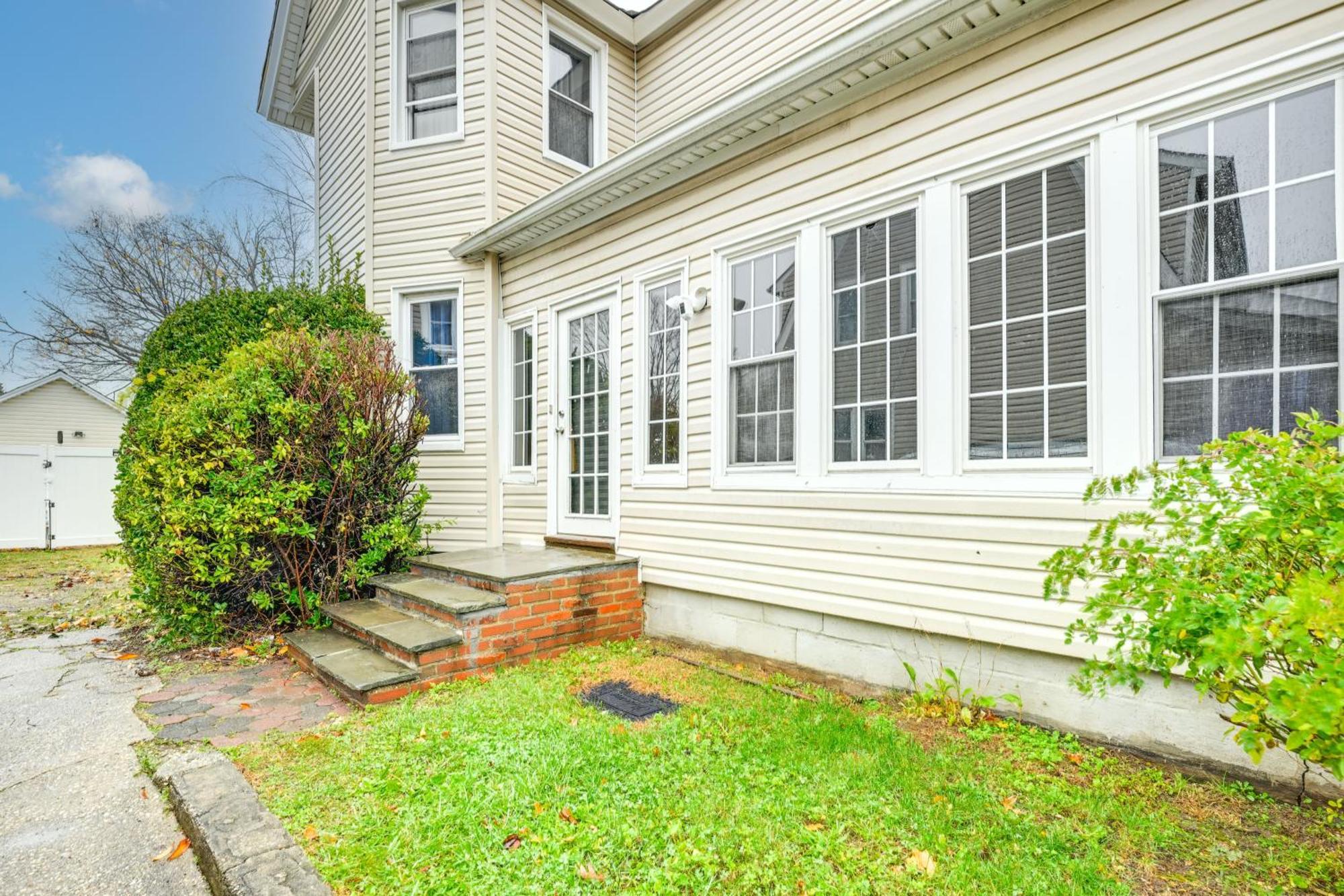 Charming Long Island Home With Fenced Yard! Freeport Exteriör bild
