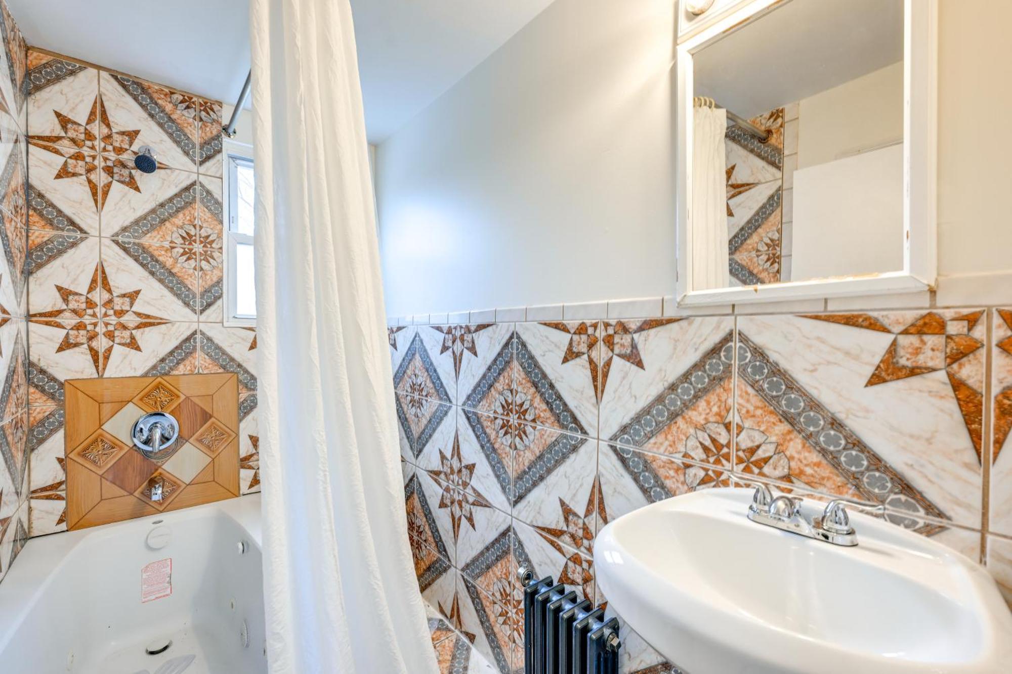 Charming Long Island Home With Fenced Yard! Freeport Exteriör bild