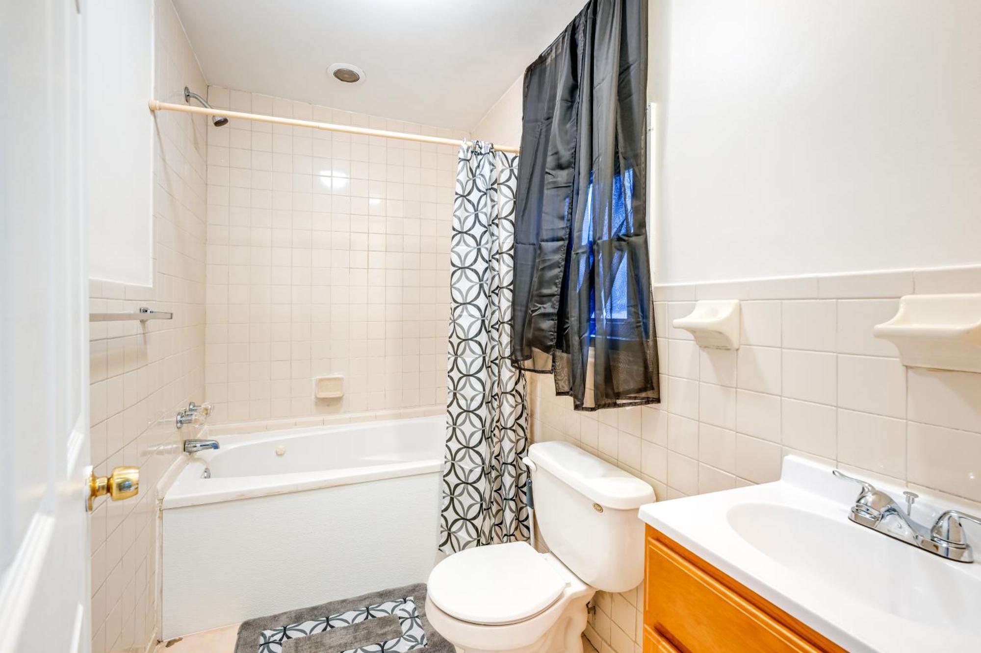 Charming Long Island Home With Fenced Yard! Freeport Exteriör bild